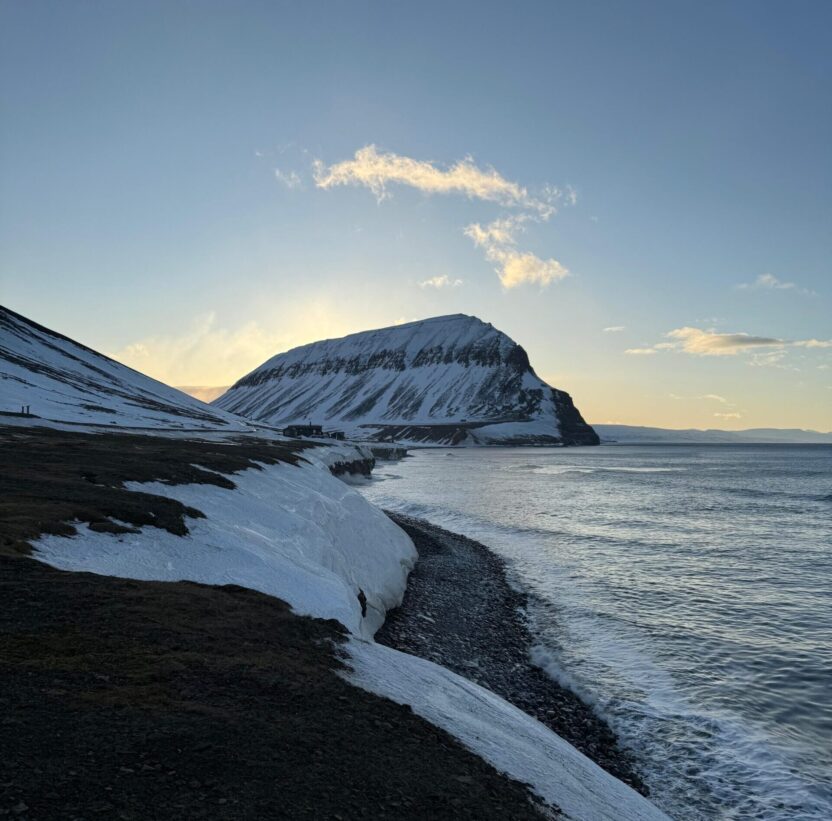 Bjørndalen is a family friendly private hiking tour in Svalbard