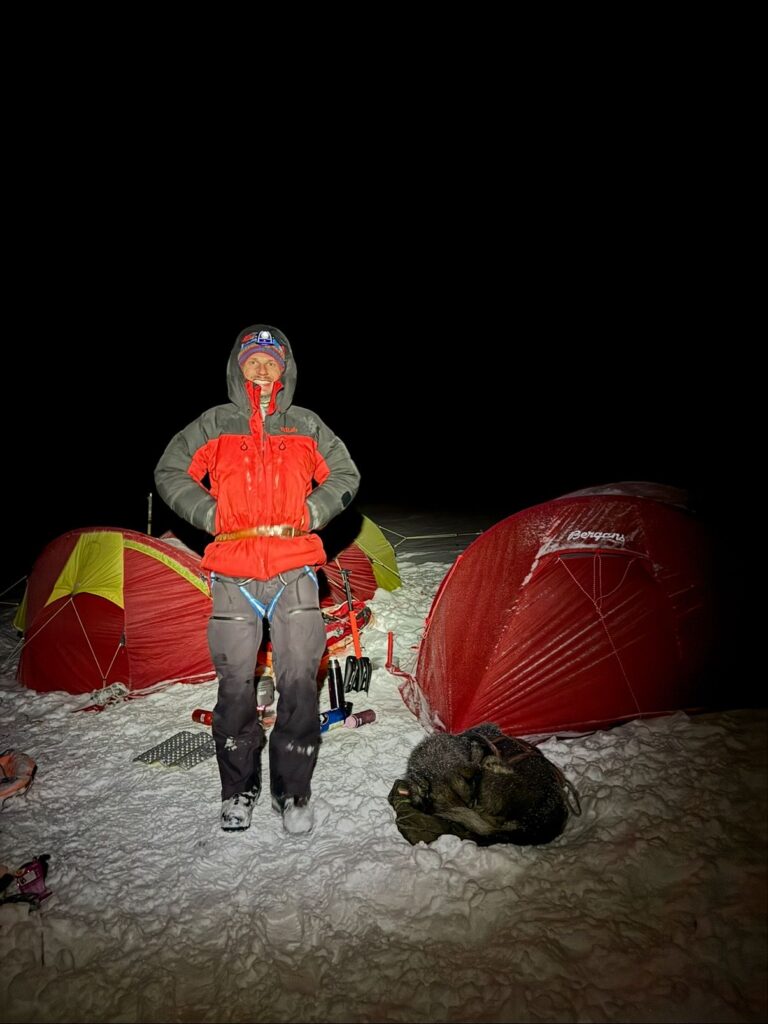 Do you want to spend a night in the Arctic wilderness and not in a hotel this 2 day Svalbard tour is for you