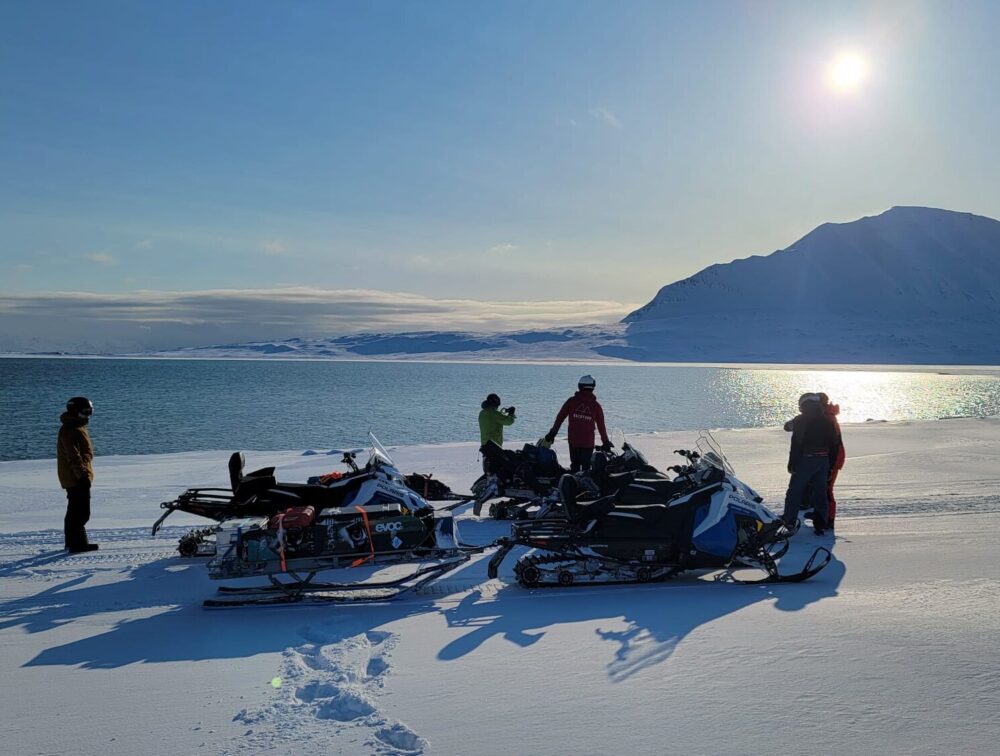Small expeditions for Svalbard crossings on skiis for raw and deeply personal - the way adventures should be.