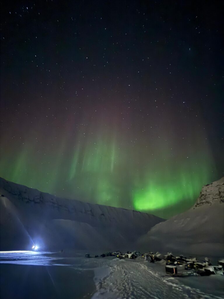 How to experience the northern lights on Svalbard with private car