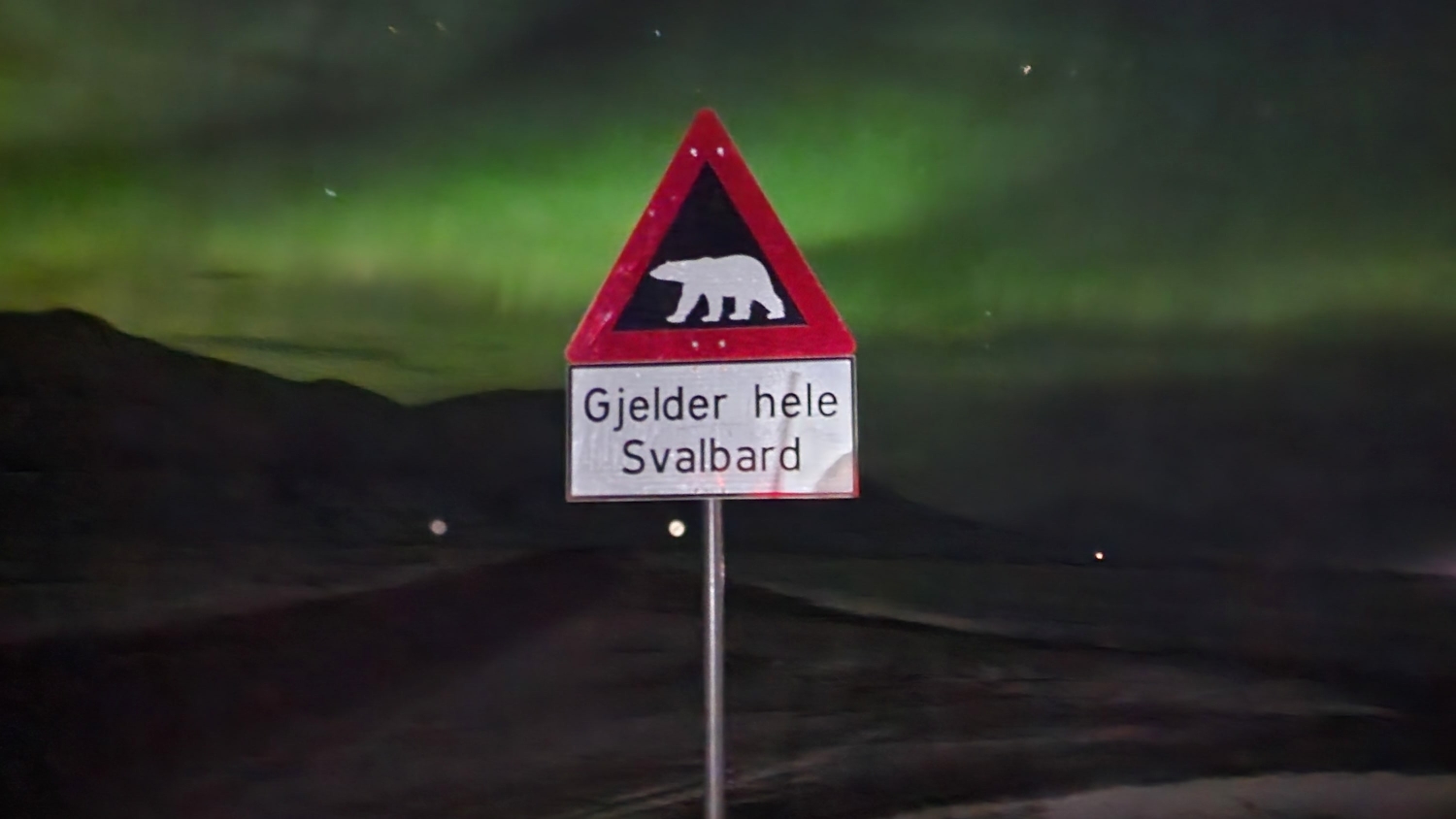When is it possible to see northern lights on Svalbard