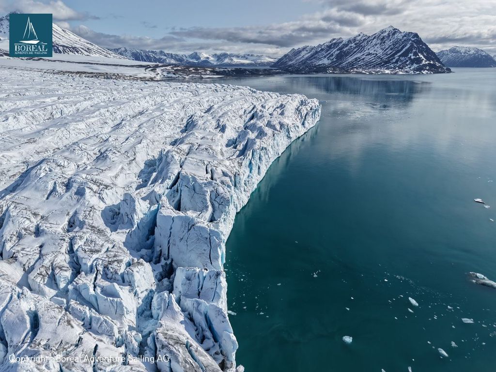 Sailing during summer on Svalbard