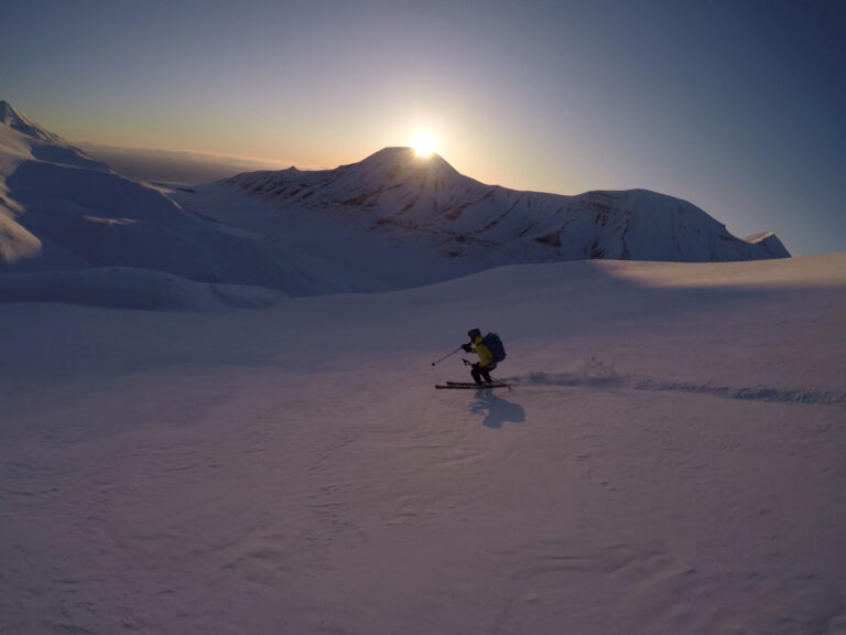 Guided midnight ski toruingnear Longyearbyen on Svalbard during the Arctic midnight sun season with certified Arctic guide