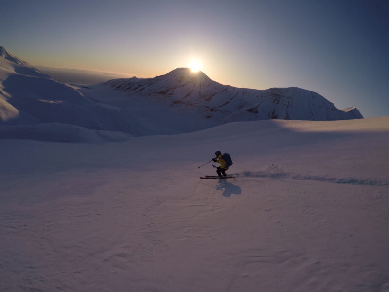 Guided midnight ski toruingnear Longyearbyen on Svalbard during the Arctic midnight sun season with certified Arctic guide