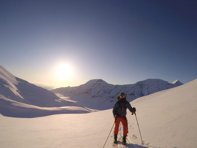 Sunny winter guided ski touring from Longyearbyen