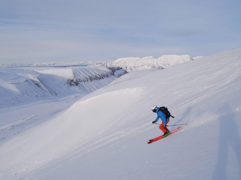 Svalbard backcountry Ski touring. When is the best time for ski touring and why choose Svalbard. A trip with Backyard Svalbard