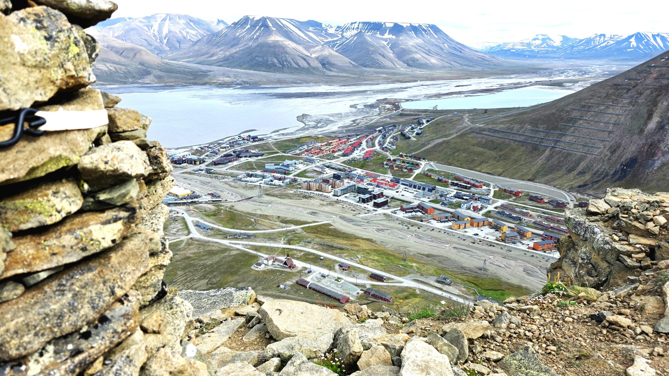 The panoramic view of Longyearbyen, the fjord and mountains next to the cairn from the top of Platafjellet mountain