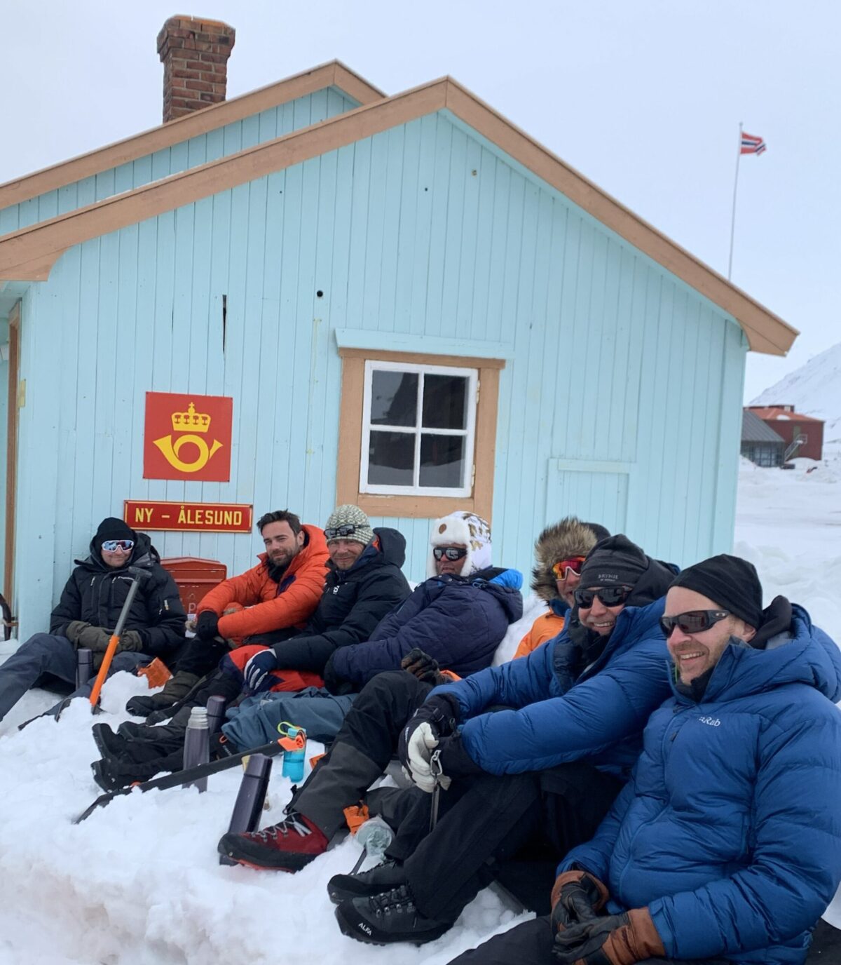 Ski crossing to Ny-Ålesund with Backyard Svalbard