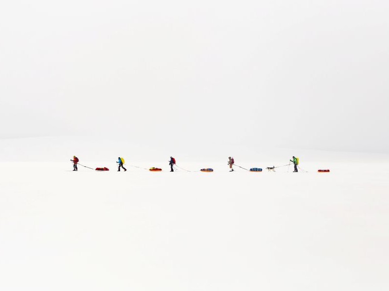 Skiiers walking in line and pulling a pulk on the ski crossing expedition in Svalbard with Backyard Svalbard. Photo by Michel (2)