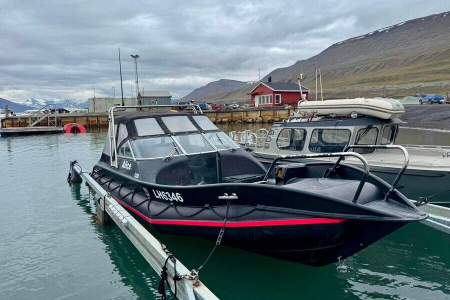 The closed boat that will take you along the coast of Svalbard to explore all the wonders of Svalbard is called Alice