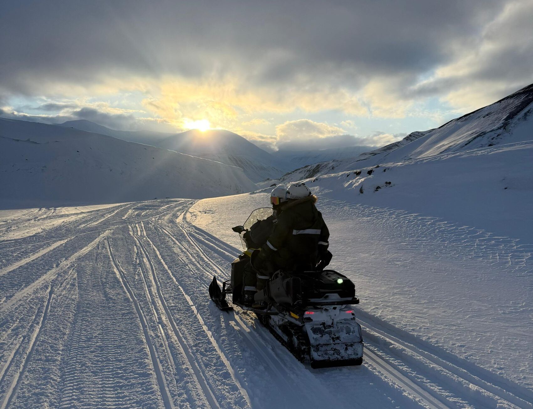 The best Svalbard snowmobile adventures from Longyearbyen