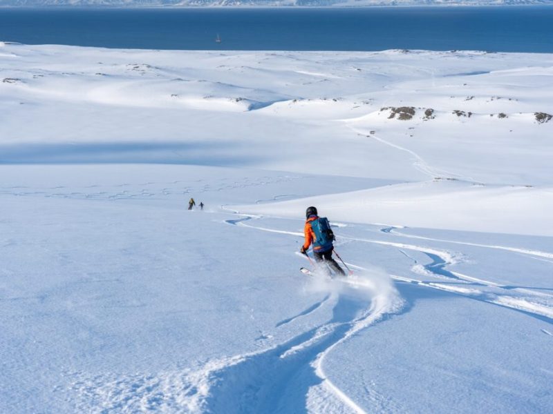 Sailing and ski touring along the coast under the midnight sun of Svalbard with Backyard Svalbard