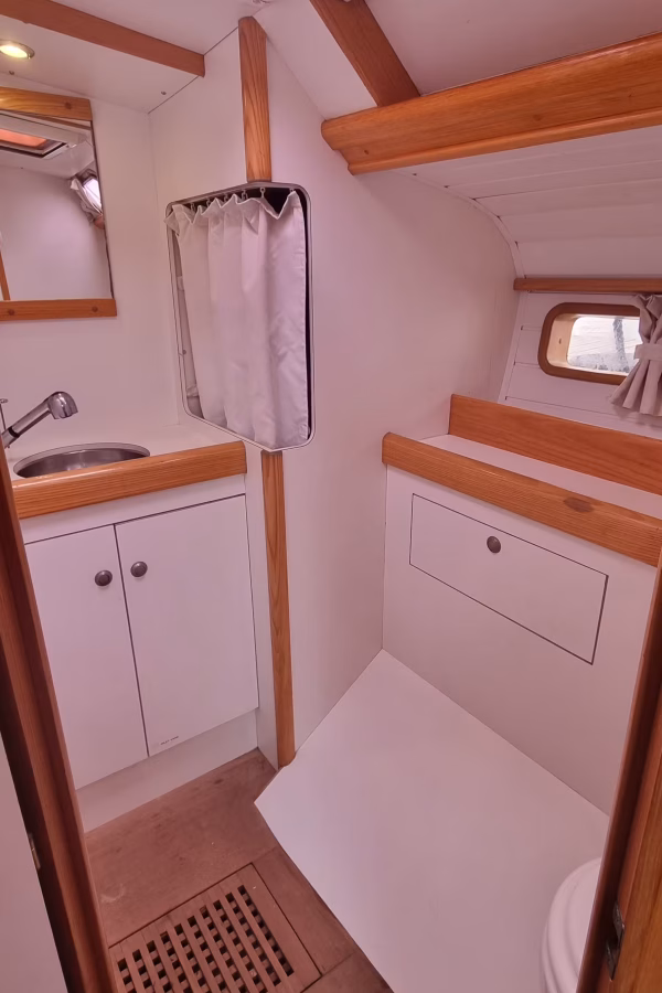 Kéraban toilet - Boreal Adventure sailing with Backyard Svalbard